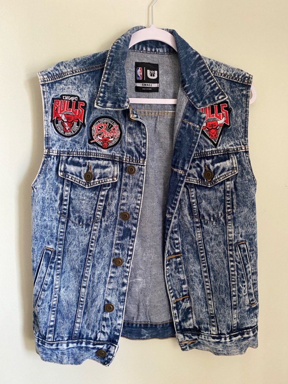 90s Vintage Denim Chicago Bulls NBA Vest with patchwork logos and graphic back